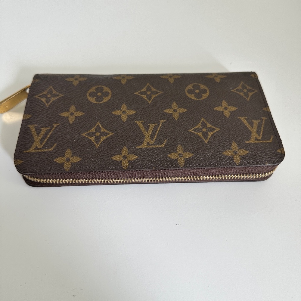 Louis Vuitton Monogram Zippy Wallet